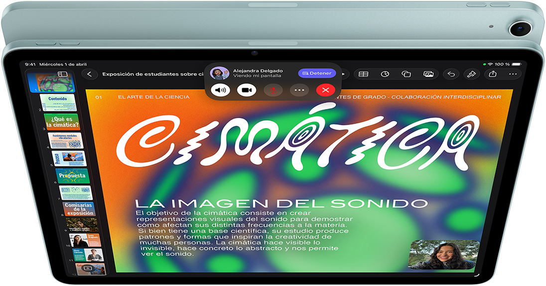 iPad Air, color azul, parte superior exterior, se muestra la app Keynote con la prestación de compartir pantalla durante una llamada FaceTime de vídeo, parte trasera exterior, gran angular trasero de 12 Mpx, botón para subir el volumen, botón para bajar el volumen