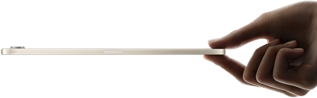 iPad mini, sostenido por una mano, parte lateral que muestra su diseño fino y ligero