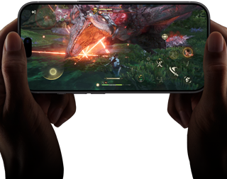 iPhone 18 Pro, parte delantera, muestra el rendimiento del chip A20 Pro con una escena de Monster Hunter Outlanders