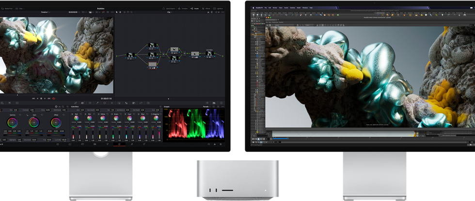 Un monitor Studio Display y un monitor Studio Display XDR, uno a cada lado del Mac Studio, que muestran un proyecto de arte, con software y herramientas para modelos 3D