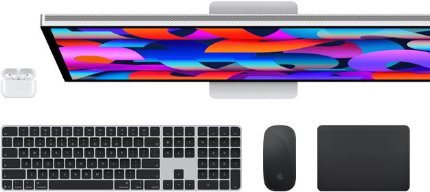 Colección de accesorios y dispositivos que incluye unos AirPods, un Magic Keyboard con Touch ID, un Magic Mouse, un Magic Trackpad y un Studio Display
