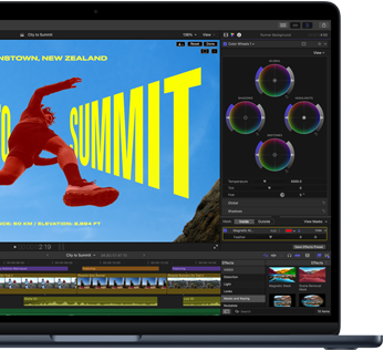 Pantalla de un MacBook Air, vista parcial, vídeo en fase de edición para demostrar el potencial del chip M5
