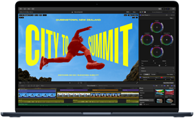 Pantalla de un MacBook Air, vista parcial, vídeo en fase de edición para demostrar el potencial del chip M5